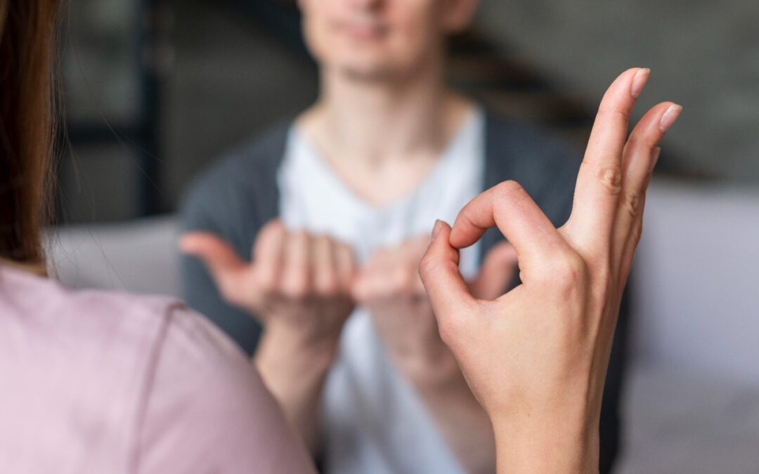 La transliteración o trans codificación en la interpretación inversa para Personas Sordas. Viviana Burad (2017).